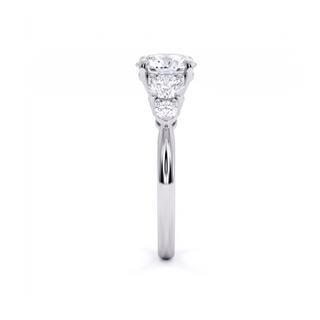 Bague Mozart, solitaire diamant rond et diamants dégressifs, or blanc 18 carats ou platine 950 — Maison Laveran Paris