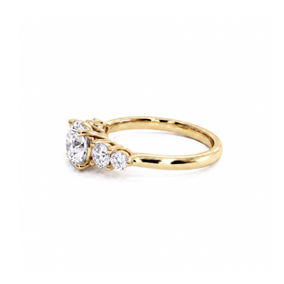 Bague Mozart, solitaire diamant rond et diamants dégressifs, or jaune 18 carats — Maison Laveran Paris