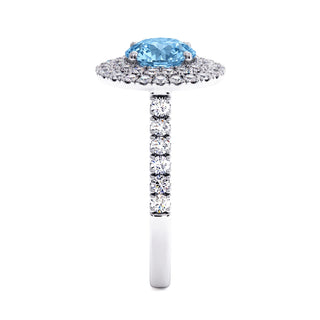 Bague Odéon Double Halo Rond, diamant bleu de laboratoire, vue de profil, or blanc 18 carats ou platine 950 — Maison Laveran Paris