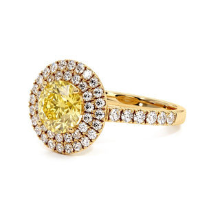 Bague Odéon Double Halo Rond, diamant jaune de laboratoire, vue de trois-quarts, or jaune 18 carats — Maison Laveran Paris