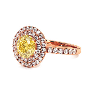 Bague Odéon Double Halo Rond, diamant jaune de laboratoire, vue de trois-quarts, or rose 18 carats — Maison Laveran Paris