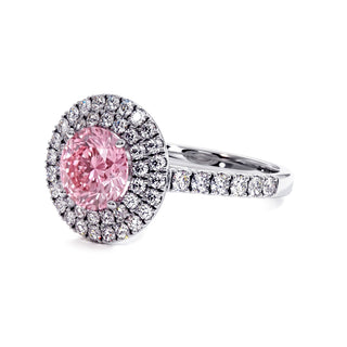Bague Odéon Double Halo Rond, diamant rose de laboratoire, vue de trois-quarts, or blanc 18 carats ou platine 950 — Maison Laveran Paris