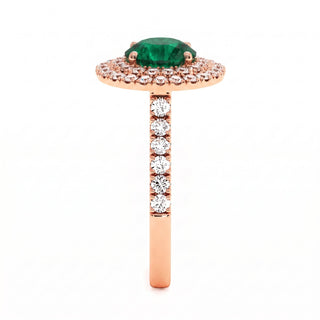Odéon Round Double Halo Ring, synthetic emerald (lab-created stone), profile view, 18k rose gold — Maison Laveran Paris