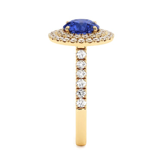 Bague Odéon Double Halo Rond, saphir bleu synthétique (pierre de synthèse), vue de profil, or jaune 18 carats — Maison Laveran Paris