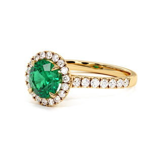Odéon Round Ring, synthetic emerald (lab-created stone), three-quarter view, 18k yellow gold — Maison Laveran Paris