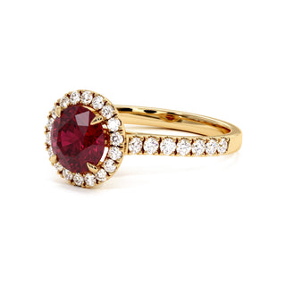 Odéon Round Ring, synthetic ruby (lab-created stone), three-quarter view, 18k yellow gold — Maison Laveran Paris