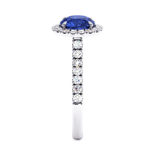 Bague Odéon Rond, saphir bleu synthétique (pierre de synthèse), vue de profil, or blanc 18 carats ou platine 950 — Maison Laveran Paris