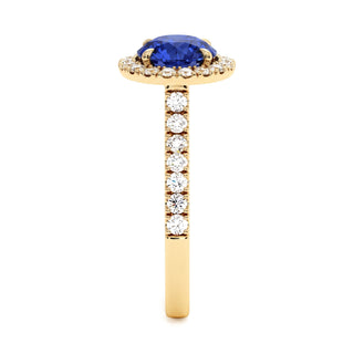 Bague Odéon Rond, saphir bleu synthétique (pierre de synthèse), vue de profil, or jaune 18 carats — Maison Laveran Paris