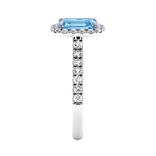 Bague Odéon Taille Émeraude, diamant bleu de laboratoire, vue de profil, or blanc 18 carats ou platine 950 — Maison Laveran Paris