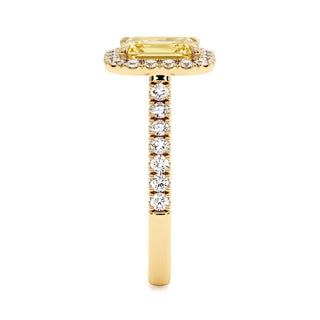 Bague Odéon Taille Émeraude, diamant jaune de laboratoire, vue de profil, or jaune 18 carats — Maison Laveran Paris