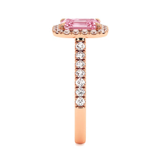Bague Odéon Taille Émeraude, diamant rose de laboratoire, vue de profil, or rose 18 carats — Maison Laveran Paris
