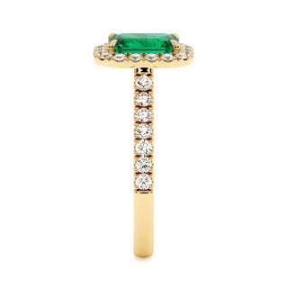 Bague Odéon Taille Émeraude, émeraude synthétique (pierre de synthèse), vue de profil, or jaune 18 carats — Maison Laveran Paris