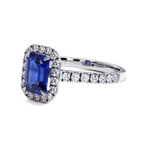 Odéon Emerald Cut Ring, synthetic blue sapphire (lab-created stone), three-quarter view, 18k white gold or 950 platinum — Maison Laveran Paris