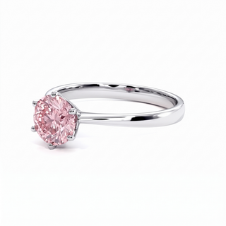 Bague Palais Royal, diamant rose de laboratoire, vue de trois-quarts, or blanc 18 carats ou platine 950 — Maison Laveran Paris