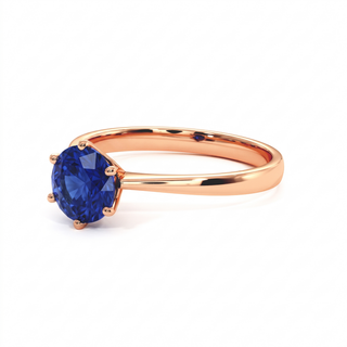Bague Palais Royal, saphir bleu synthétique (pierre de synthèse), vue de trois-quarts, or rose 18 carats — Maison Laveran Paris