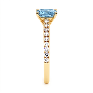 Bague Vendôme Coussin, diamant bleu de laboratoire, vue de profil, or jaune 18 carats — Maison Laveran Paris