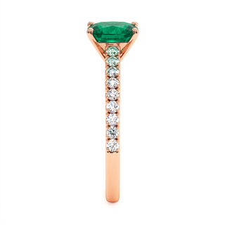 Vendôme-Ring, synthetischer Smaragd im Kissenschliff (synthetischer Stein), Seitenansicht, 18 Karat Roségold — Maison Laveran Paris