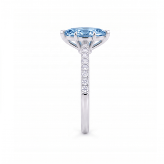 Vendôme-Ring im Marquiseschliff, blauer Labordiamant, Seitenansicht, 18 Karat Weißgold oder Platin 950 — Maison Laveran Paris