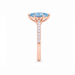 Vendôme-Ring im Marquiseschliff, blauer Labordiamant, Seitenansicht, 18 Karat Roségold — Maison Laveran Paris
