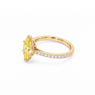 Vendôme-Ring im Marquiseschliff, gelber Labordiamant, Dreiviertelansicht, 18 Karat Gelbgold — Maison Laveran Paris