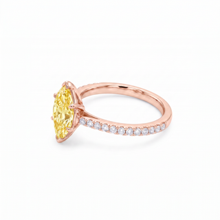Vendôme-Ring im Marquiseschliff, gelber Labordiamant, Dreiviertelansicht, 18 Karat Roségold — Maison Laveran Paris