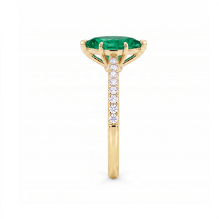 Vendôme-Ring, synthetischer Smaragd im Marquiseschliff (synthetischer Stein), Seitenansicht, 18 Karat Gelbgold — Maison Laveran Paris