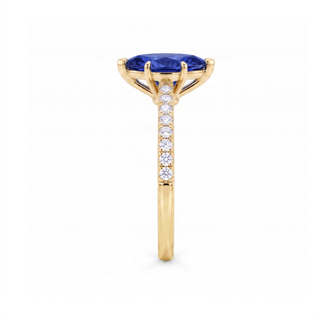 Bague Vendôme, saphir bleu synthétique marquise (pierre de synthèse), vue de profil, or jaune 18 carats — Maison Laveran Paris