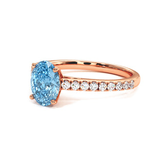 Bague Vendôme Ovale, diamant bleu de laboratoire, vue de trois-quarts, or rose 18 carats — Maison Laveran Paris