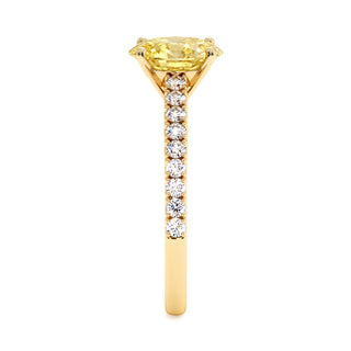 Bague Vendôme Ovale, diamant jaune de laboratoire, vue de profil, or jaune 18 carats — Maison Laveran Paris
