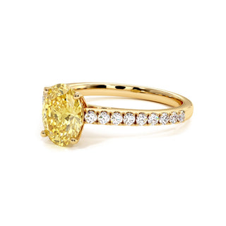 Bague Vendôme Ovale, diamant jaune de laboratoire, vue de trois-quarts, or jaune 18 carats — Maison Laveran Paris