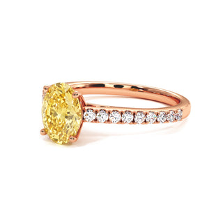 Bague Vendôme Ovale, diamant jaune de laboratoire, vue de trois-quarts, or rose 18 carats — Maison Laveran Paris