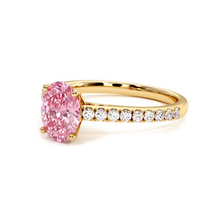 Bague Vendôme Ovale, diamant rose de laboratoire, vue de trois-quarts, or jaune 18 carats — Maison Laveran Paris