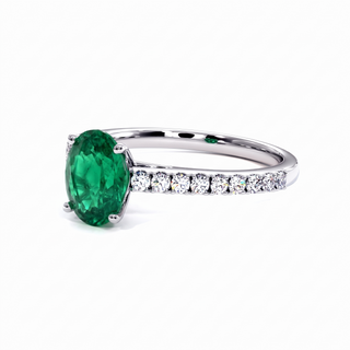 Vendôme Ring, oval synthetic emerald (lab-created stone), three-quarter view, 18k white gold or 950 platinum — Maison Laveran Paris