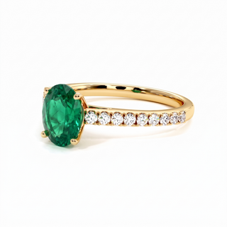 Vendôme Ring, oval synthetic emerald (lab-created stone), three-quarter view, 18k yellow gold — Maison Laveran Paris