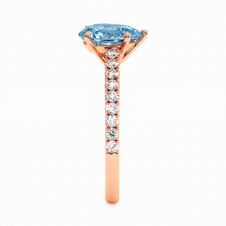 Bague Vendôme Poire, diamant bleu de laboratoire, vue de profil, or rose 18 carats — Maison Laveran Paris