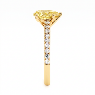 Vendôme Pear Ring, yellow lab-grown diamond, profile view, 18k yellow gold — Maison Laveran Paris