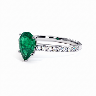 Vendôme Ring, pear-cut synthetic emerald (lab-created stone), three-quarter view, 18k white gold or 950 platinum — Maison Laveran Paris