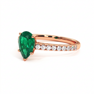 Vendôme Ring, pear-cut synthetic emerald (lab-created stone), three-quarter view, 18k rose gold — Maison Laveran Paris