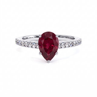 Bague Vendôme, rubis synthétique poire (pierre de synthèse), or blanc 18 carats ou platine 950 — Maison Laveran Paris