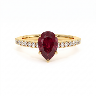 Bague Vendôme, rubis synthétique poire (pierre de synthèse), or jaune 18 carats — Maison Laveran Paris