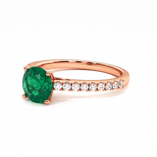 Vendôme Ring, round synthetic emerald (lab-created stone), three-quarter view, 18k rose gold — Maison Laveran Paris