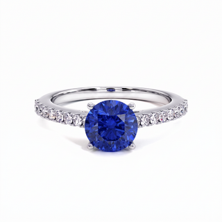Vendôme-Ring, synthetischer blauer Saphir im Rundschliff (synthetischer Stein), 18 Karat Weißgold oder Platin 950 — Maison Laveran Paris