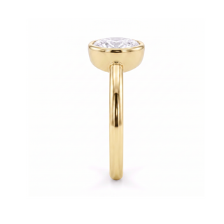 Bague Villiers, solitaire diamant ovale serti clos, or jaune 18 carats — Maison Laveran Paris