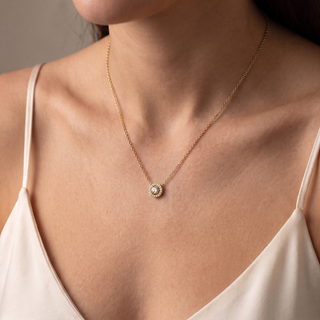 Pendentif Georges V Diamant Rond porté, or jaune 18 carats — Maison Laveran Paris