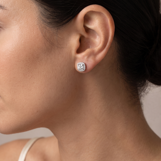 Boucles d'Oreilles Odéon Diamants Coussins portées à l'oreille, or jaune 18 carats — Maison Laveran Paris