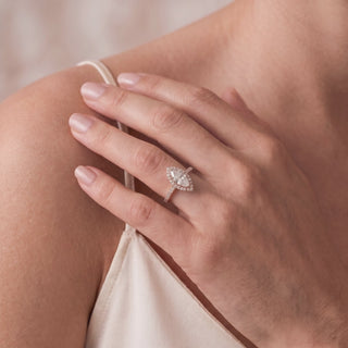Bague Odéon Marquise portée, vidéo — Maison Laveran Paris
