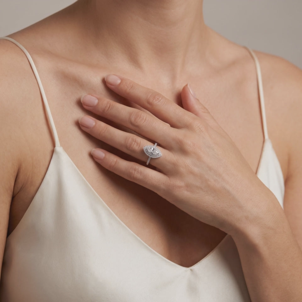 Bague Odéon Double Halo Marquise portée, vidéo — Maison Laveran Paris
