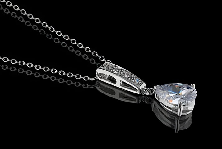 Diamant poire en pendentif